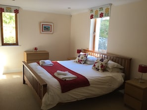 4 bedrooms, desk, iron/ironing board, travel crib