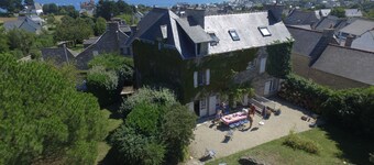 Grande maison de caractère avec jardin et vue sur mer
