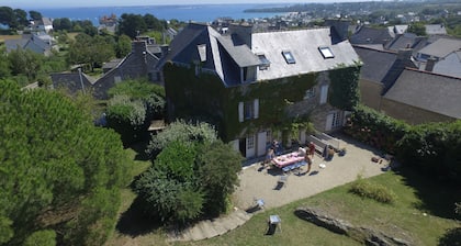 Grande maison de caractère avec jardin et vue sur mer