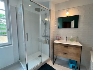 Bathtub - House / Villa - Saint Cast le Guildo (Saint-Cast-Le-Guildo)