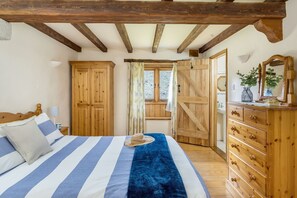 4 bedrooms, iron/ironing board, travel crib, free WiFi