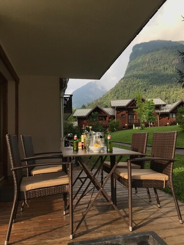  Homely ground floor 2 bedroom apartment with stunning views 