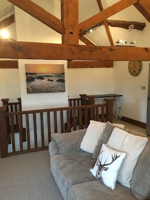 TV, books - BEAUTIFUL FARM STAY AT THE SADDLERY CHESHIRE (Congleton)