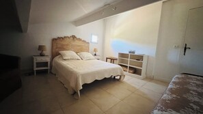 5 bedrooms, iron/ironing board, WiFi