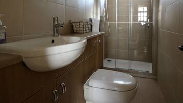 Bathtub, hair dryer, towels, toilet paper