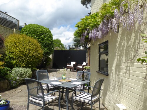 Luxury Self Catering Cottage in Historic Village Setting in the Forest of Dean