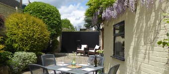Luxury Self Catering Cottage in Historic Village Setting in the Forest of Dean