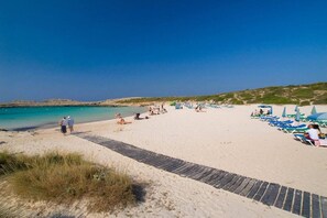 بالقرب من الشاطئ