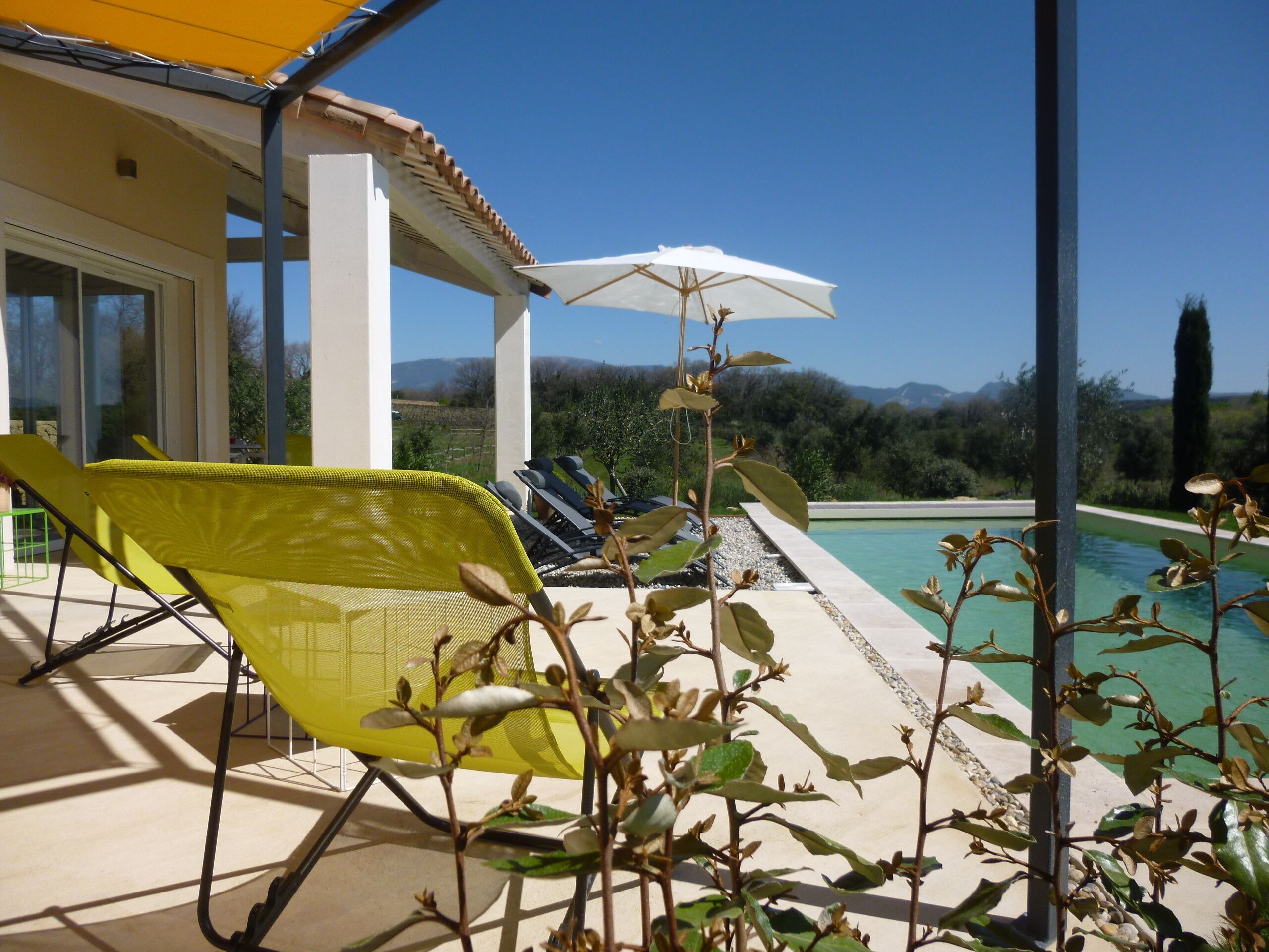 Provence-contemporary air-conditioned villa 6pers-bungalow-view-quiet-private pool