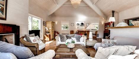 TV, peis, DVD-spiller og bordtennis