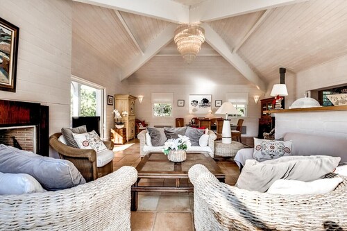 Charming villa with heated swimming pool between pool and ocean at Cap Ferret