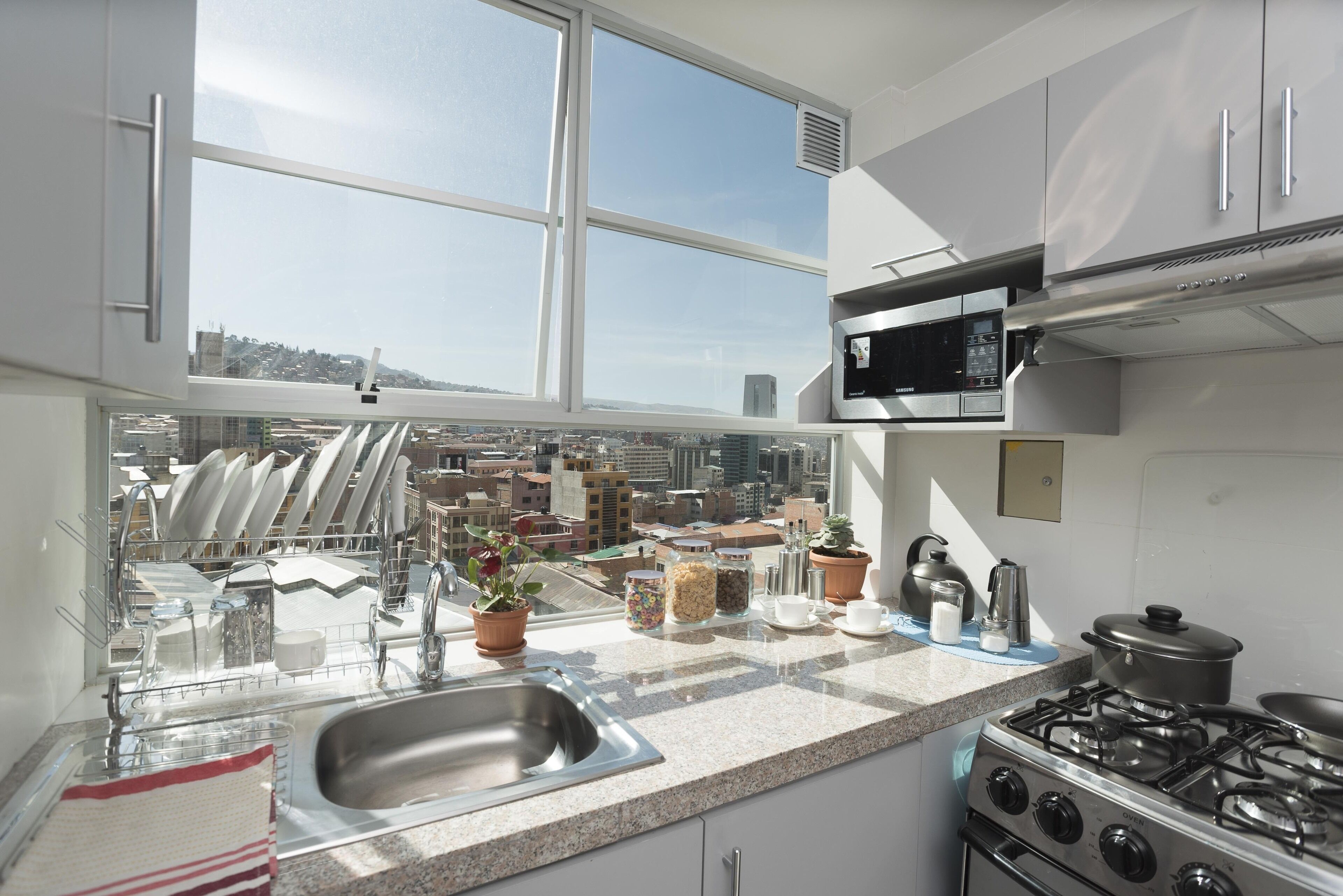 Refrigerador, microondas, horno y tostadora 