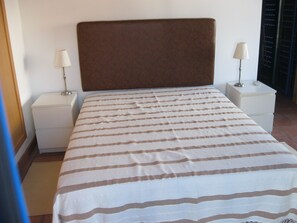 3 makuuhuonetta, silitysrauta/-lauta, ilmainen Wi-Fi