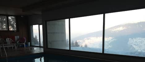 Piscina coperta, una piscina riscaldata