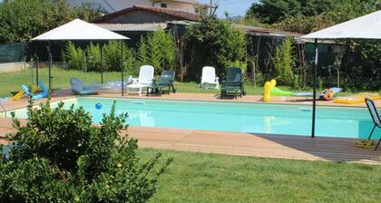 FERME TOSCANE AVEC PISCINE de 4 Ă 15 lits, jardin 6000mÂČ clĂŽturĂ©