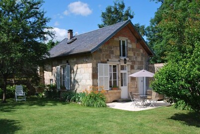 COMFORT air-conditioned house with garden, terrace in Medieval City in Burgundy