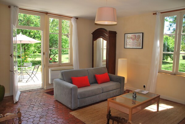 TV, fireplace, books