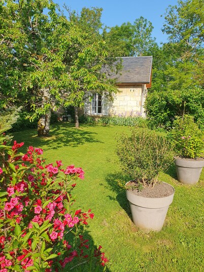 COMFORT air-conditioned house with garden, terrace in Medieval City in Burgundy