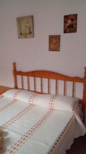 3 chambres, fer et planche à repasser