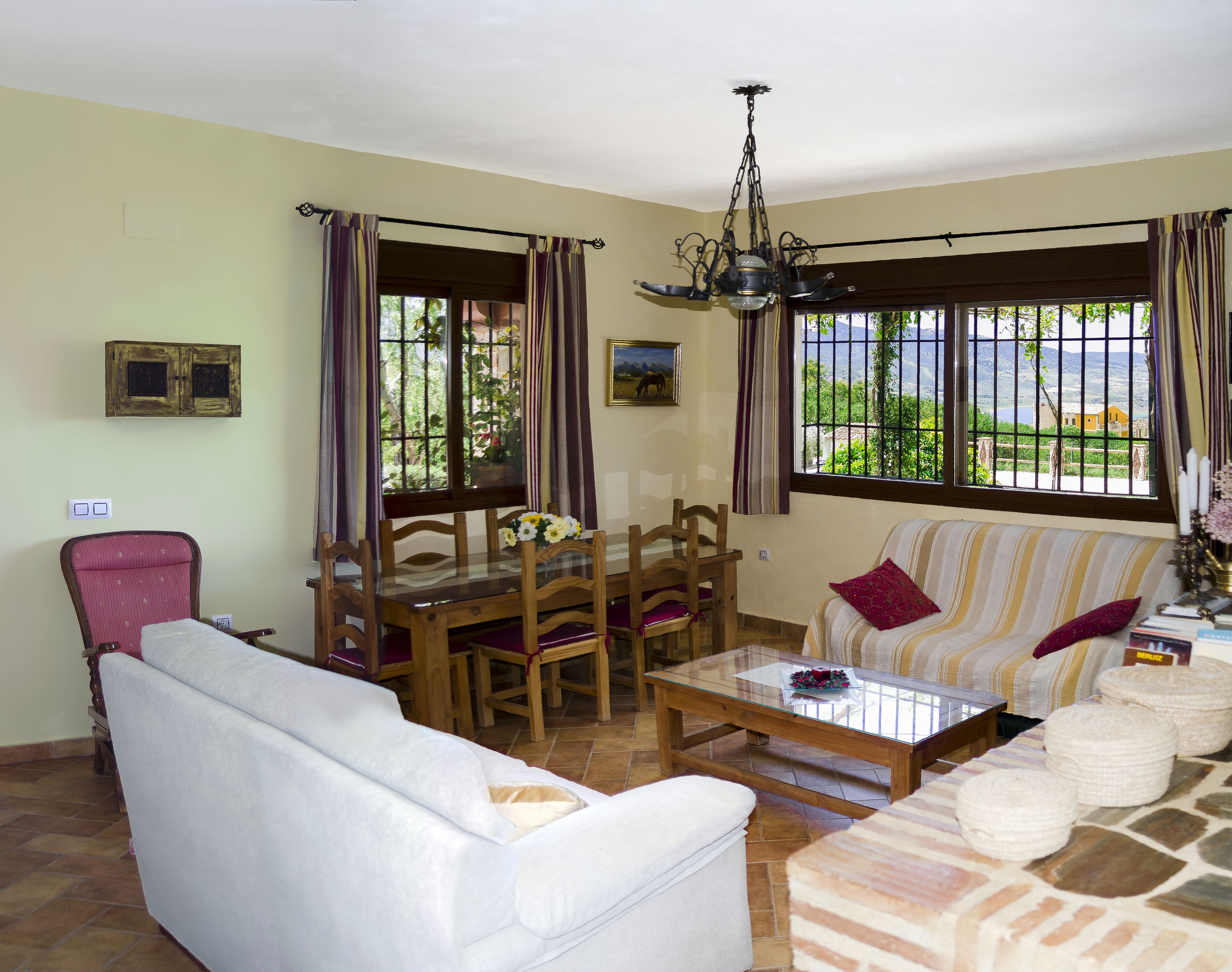 Villa with Private Pool, wonderful Lake/Mountain views, pets fiendly and Wi-Fi