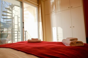 2 bedrooms, iron/ironing board, free WiFi, bed sheets - House with stunning views, quiet location, bedrooms en suite, pool, parking. (Pahos)