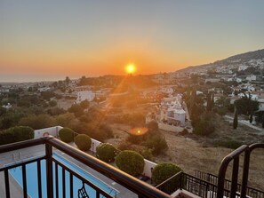 Property grounds - House with stunning views, quiet location, bedrooms en suite, pool, parking. (Pahos)