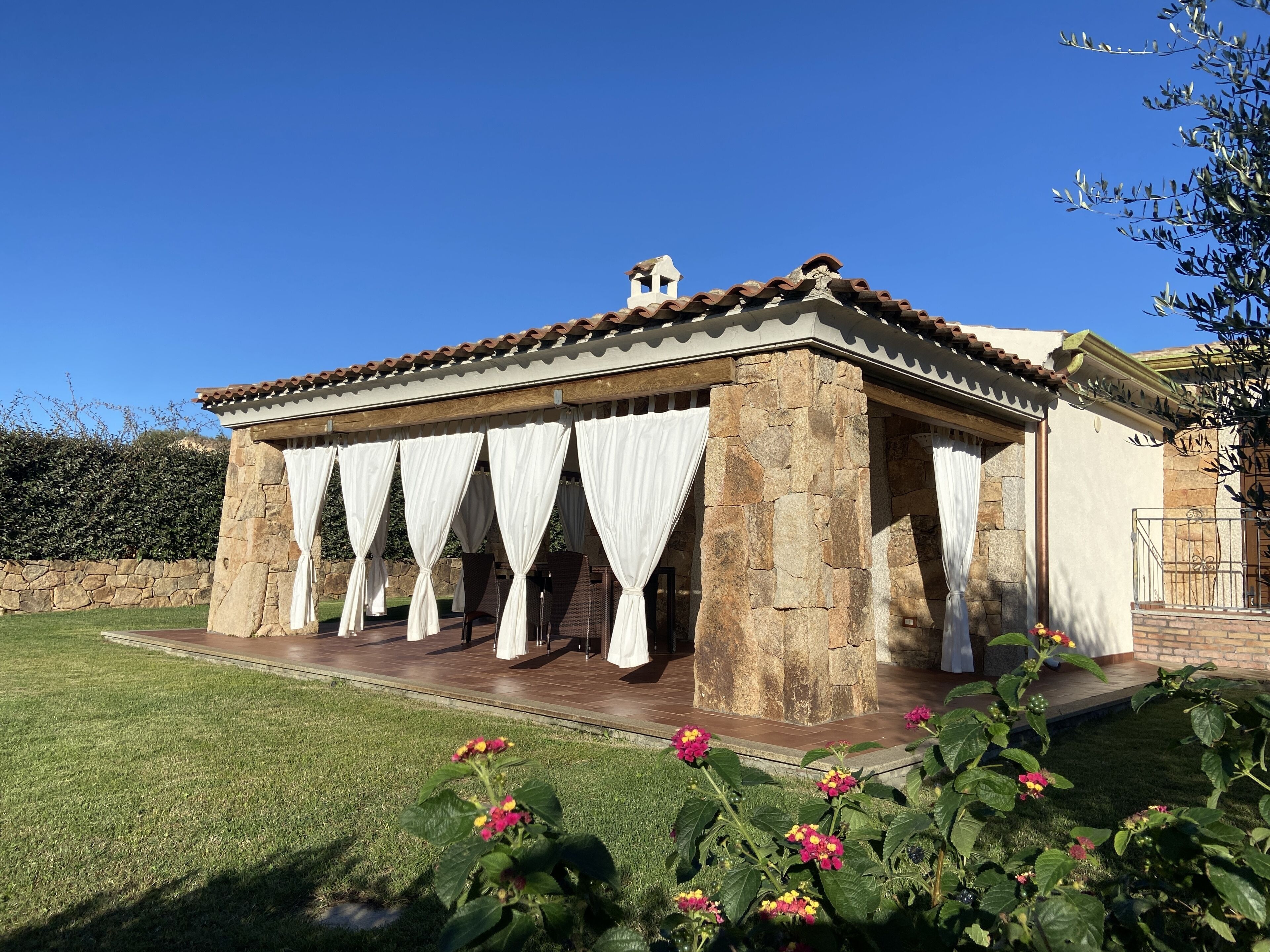 Villa, 600m garden., Parking., shower, barbecue, large veranda with kitchenette