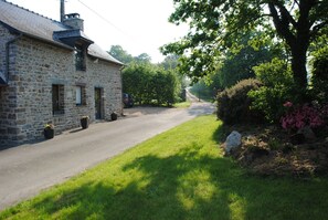 المنطقة المحيطة بالمنشأة