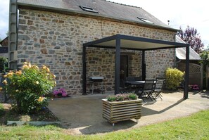 تناول الطعام بالخارج