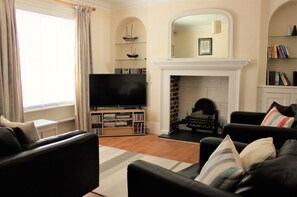 Smart-TV, DVD-Player, Videothek, Stereoanlage