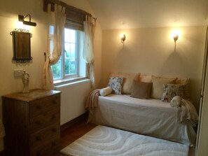 2 chambres, fer et planche à repasser, lit parapluie, Wi-Fi gratuit