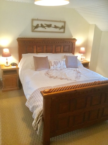 Neutral tones to relax & unwind awaits you in this superb bedroom