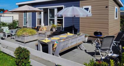 Renesse Zeeland: Modern 4 person Chalet by the sea. Modernes Chalet am Meer.