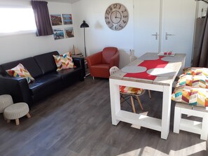 Interior - Renesse Zeeland: Modern 4 person Chalet by the sea.  Modernes Chalet am Meer. (Renesse)