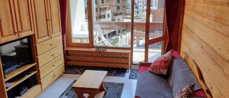 Télévision, lecteur de DVD, chaîne hi-fi