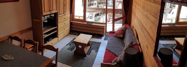 TV, lettore DVD, impianto stereo