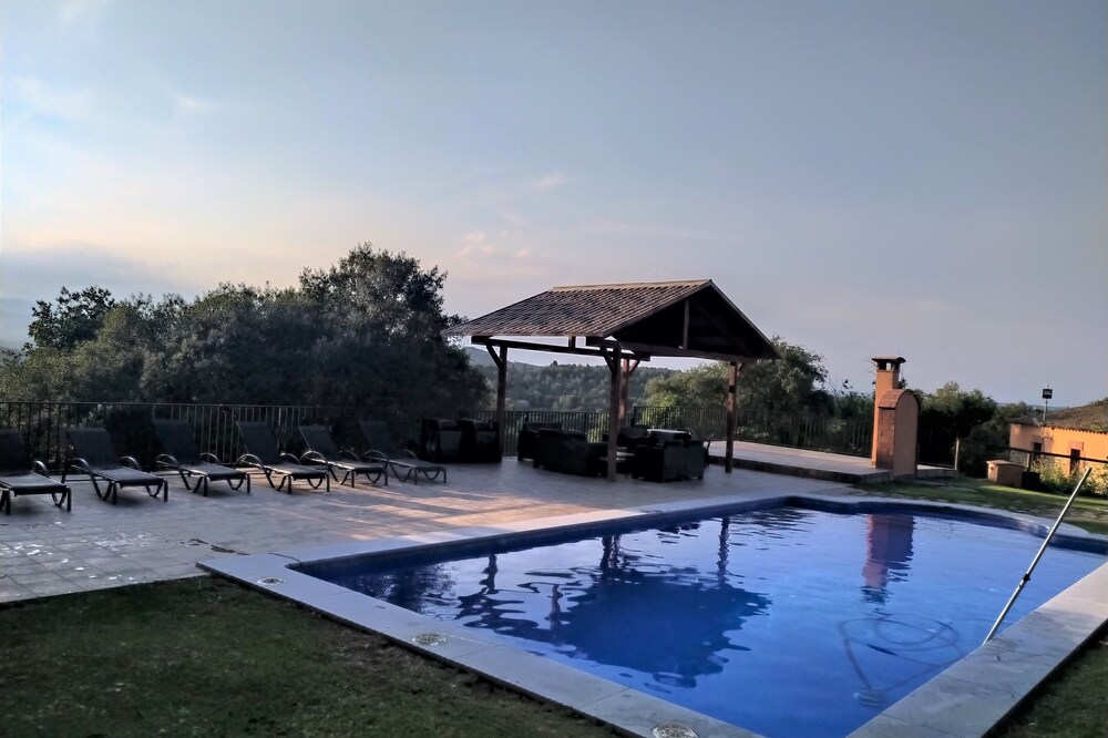 Macanet De La Selva: (Text automatically translated) Farmhouse with private saltwater pool