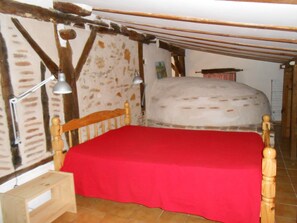 1 bedroom, iron/ironing board, travel cot, free WiFi