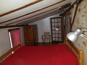 1 bedroom, iron/ironing board, travel cot, free WiFi