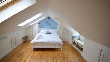 3 bedrooms, iron/ironing board, travel cot, free WiFi