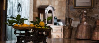 Rural house restored in Santiago de Compostela with private parking