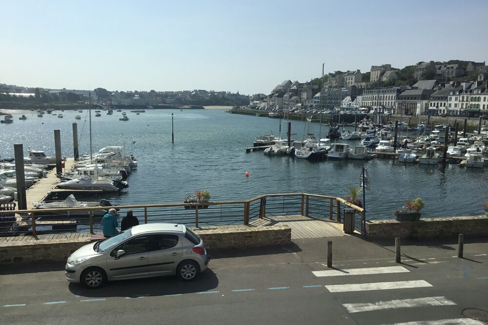 A WATERFRONT APARTMENT WITH BEAUTIFUL WIFI SERVICES