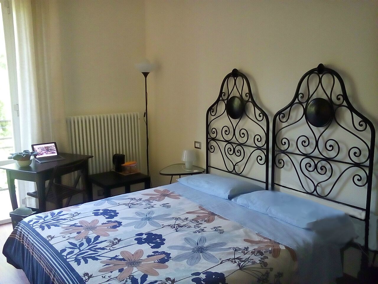 Residential area near the center. Parking. Residential area near city center