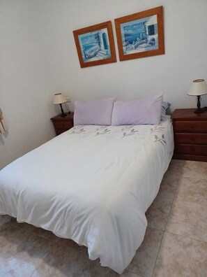 2 slaapkamers, een strijkplank/strijkijzer, gratis wifi, beddengoed