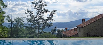 Villa Vallorsaia with private pool, lake view, no neighbors