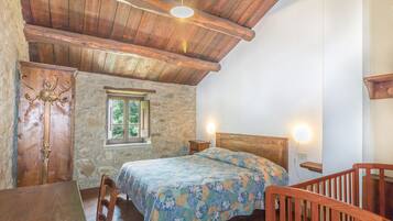 10 bedrooms, iron/ironing board, WiFi