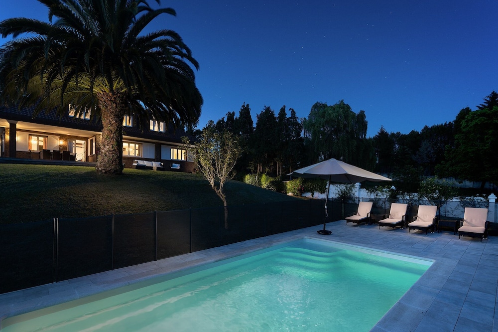 Elegant country house with pool. Between Oviedo and Gijón
