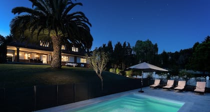 Elegant country house with pool. Between Oviedo and Gijón