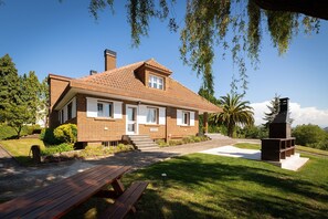 Exterior - Elegant country house with pool. Between Oviedo and Gijón (Siero)