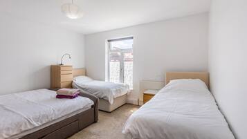 3 bedrooms, iron/ironing board, WiFi, bed sheets